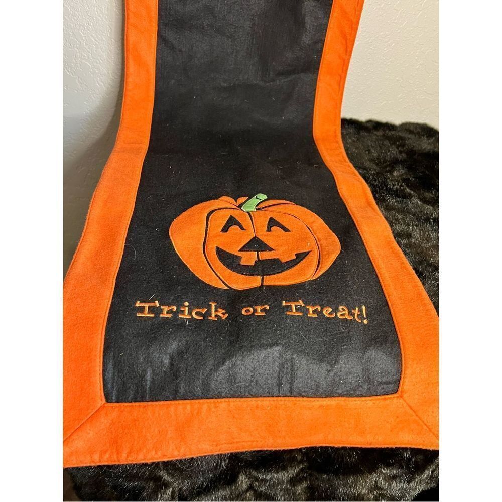 Halloween jack o lantern pumpkin table runner